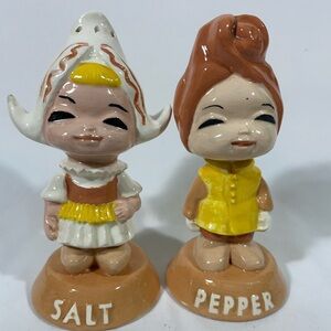 VTG DUNCAN ENTERPRISES 1979 SET OF CERAMIC ANTHROPOMORPHIC SALT/PEPPER SHAKER 6”